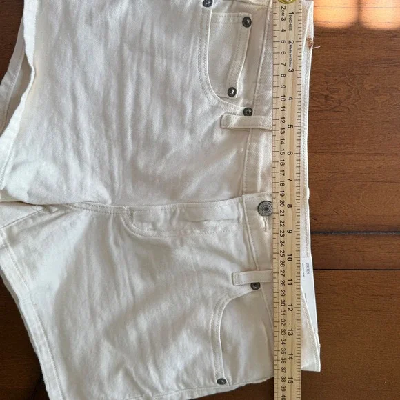 NWT American Eagle Women 2 Relaxed Denim Shorts Super High Rise Cream Off White - Picture 6 of 8